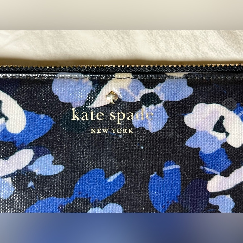 Kate Spade NY Floral Stripe Slim Wristlet Pouch Zip Clutch Black Blue - Picture 2 of 11